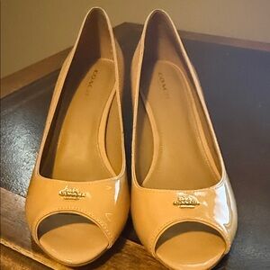 Coach Women's Beige Peep-Toe Heels Size 8